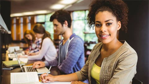 Doble màster en economia de la UAB i la Universitat Lingnan de Hong Kong