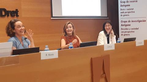 Taula amb tres investigadores a l'acte dels 25 anys d'Antígona.