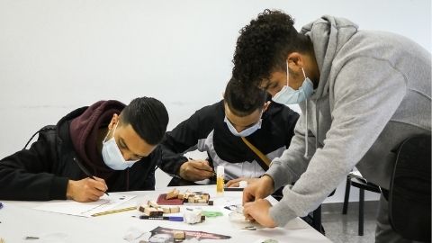 Programa Entre Joves activitat collage