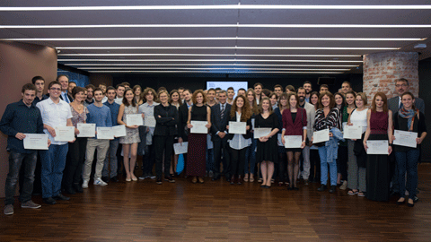 Dotze estudiants reben beques per cursar màsters d'excel·lència a la UAB