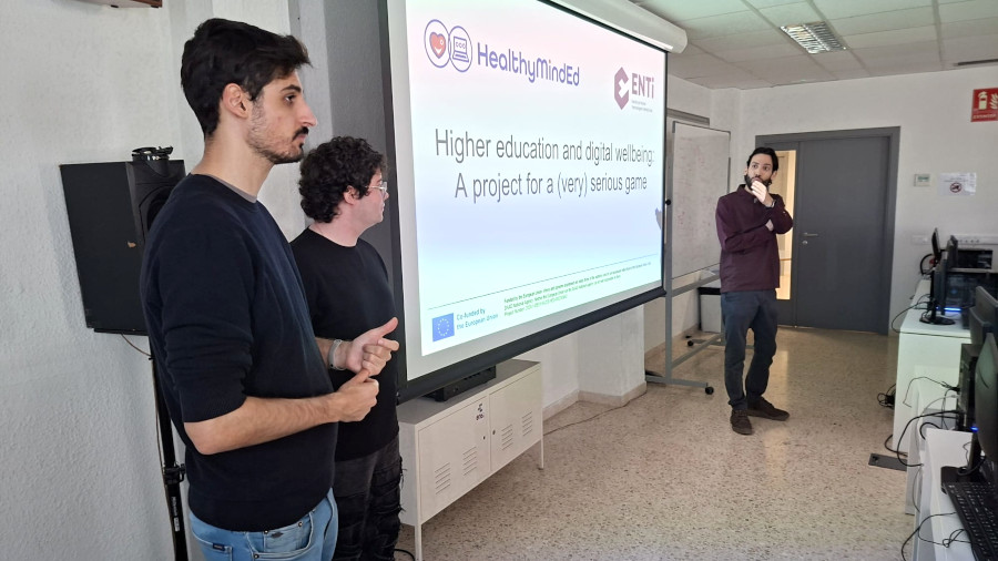 Estudiants a classe en una sessió de Serious Games