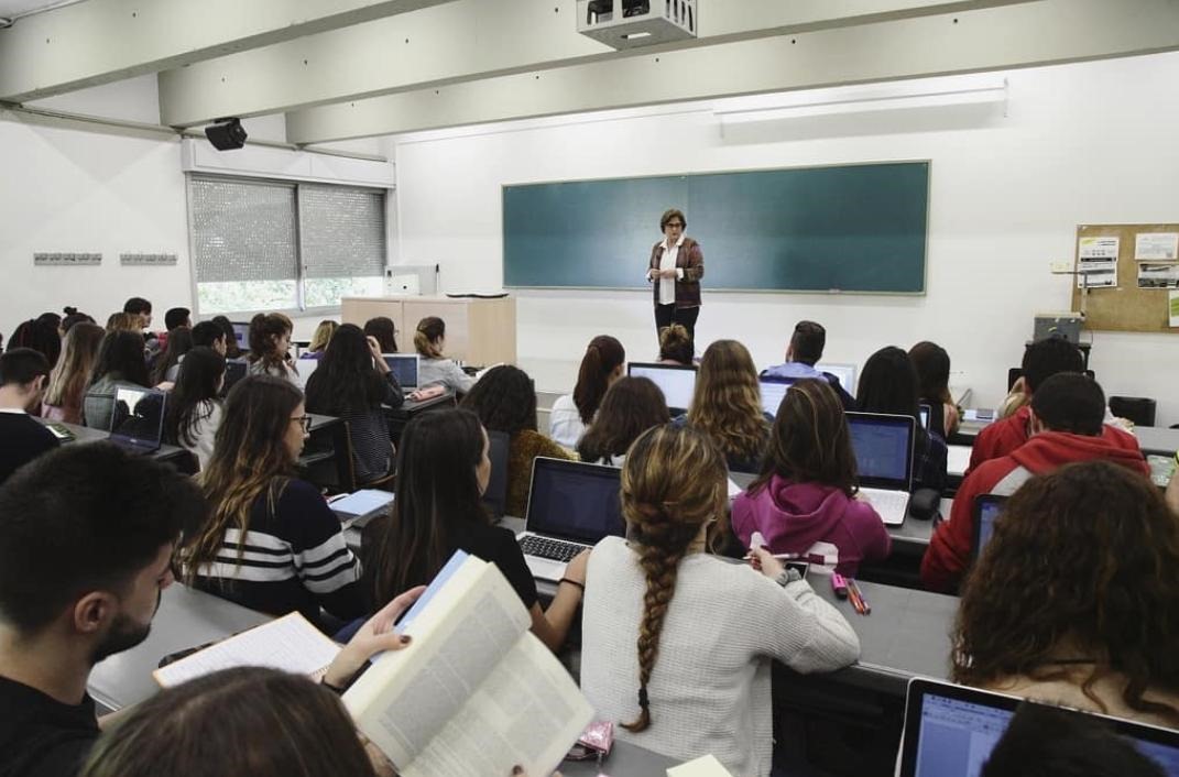 alumnes en la classe