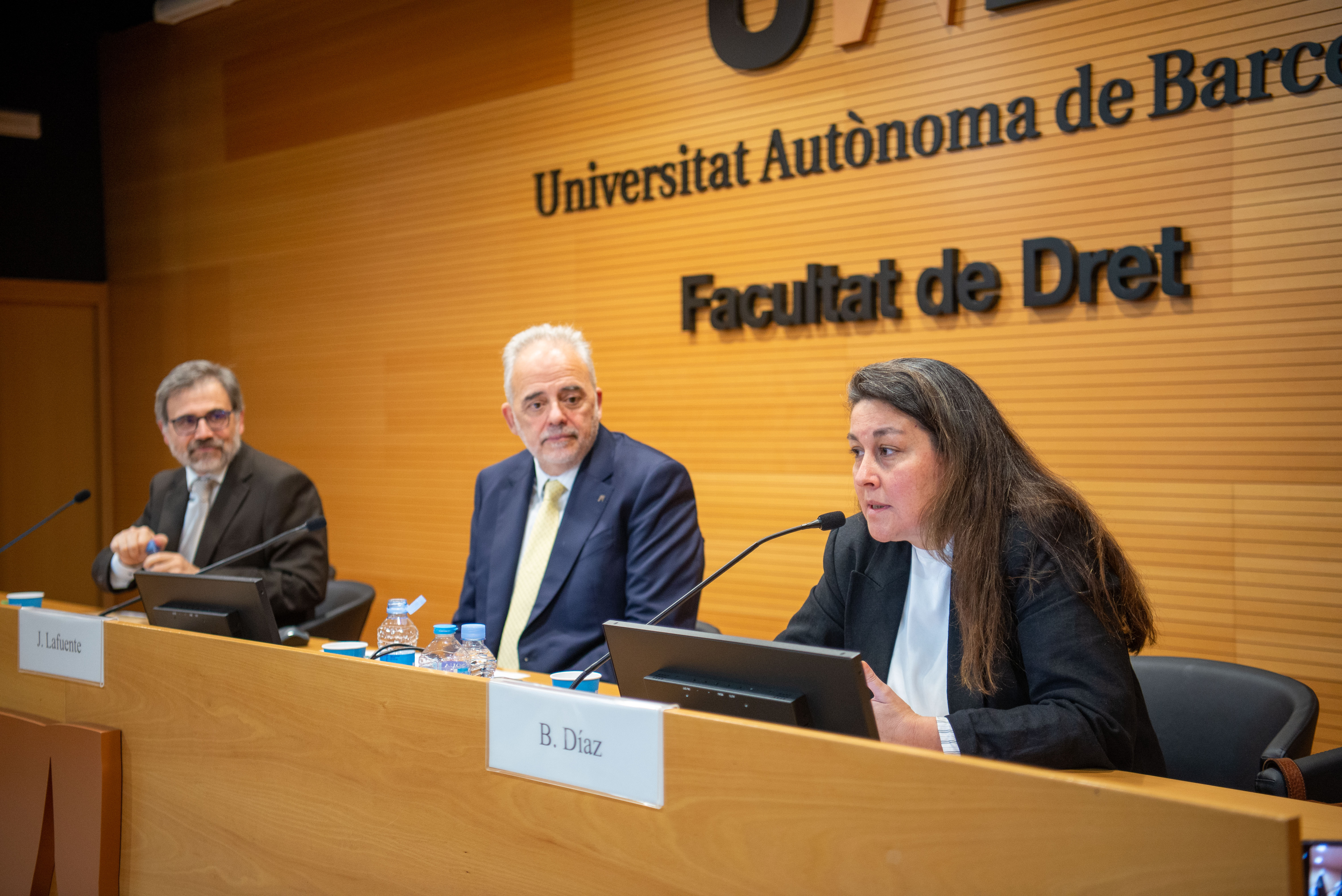 El degà, el rector i la ponent 