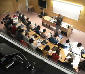 Professora d'idiomes a la classe