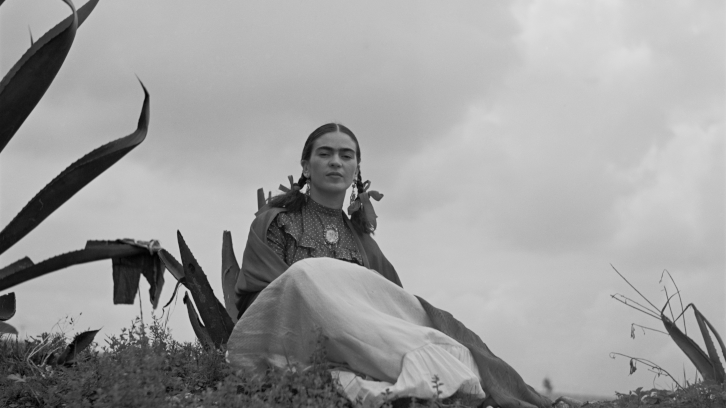 Toni Frissell - Frida Kahlo, seated next to an agave