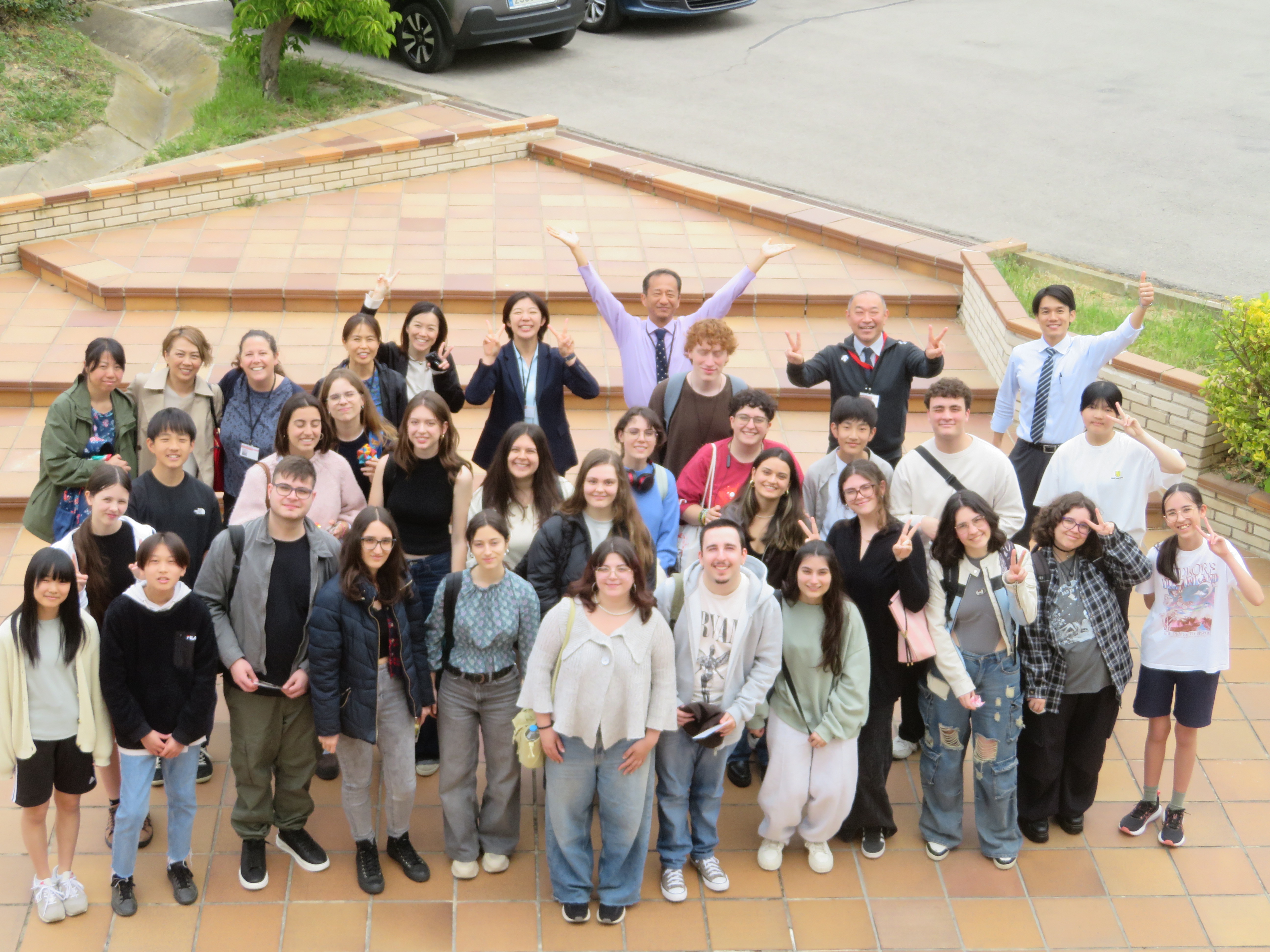 Fotografia de la visita que va fer l'alumnat al Col·legi Japonès de Barcelona