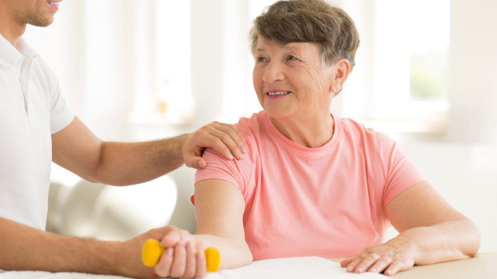 Senyora gran en neurorehabilitació 