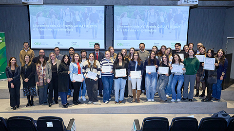 Los ganadores, finalistas y jurado del XVI Premio CIEU-FEiE 2025 a la idea más emprendedora