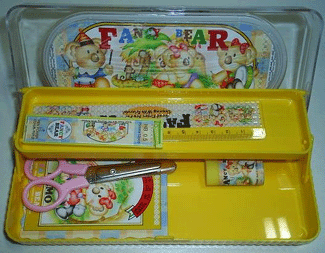 Estutx i eines escolars. Foto Flickr.