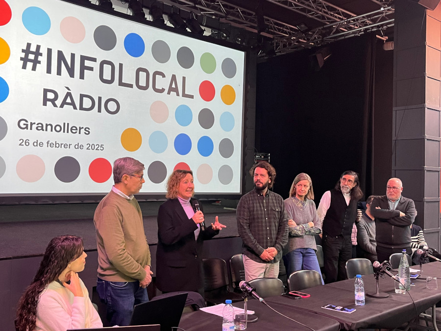 Responsables UAB i XAL durant la presentació del conveni.