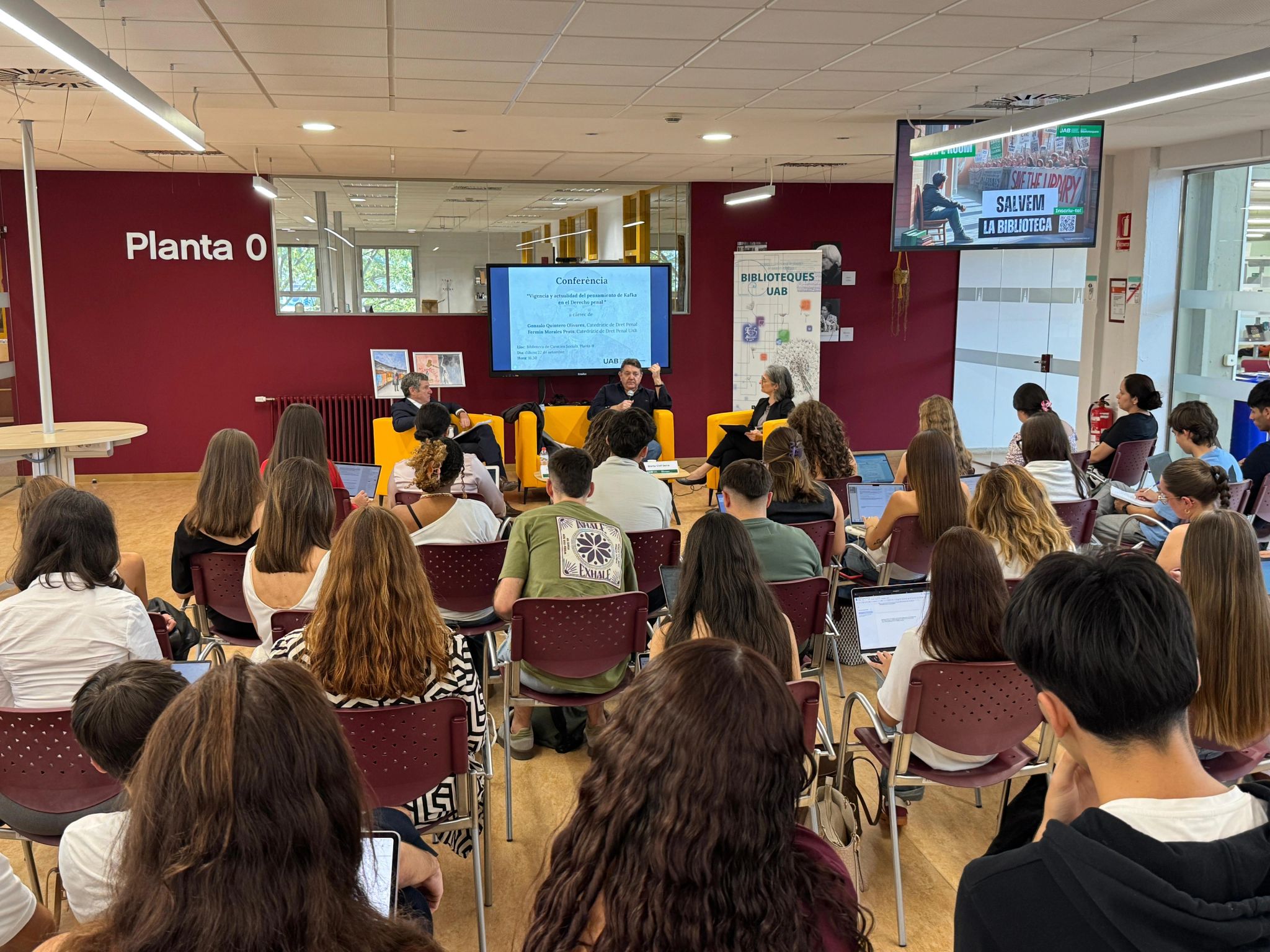 personas en una conferencia