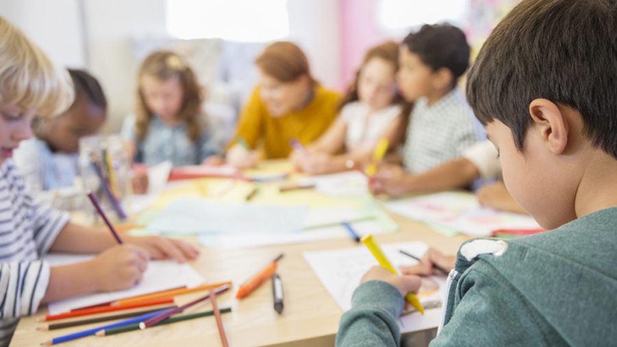Infants en una classe