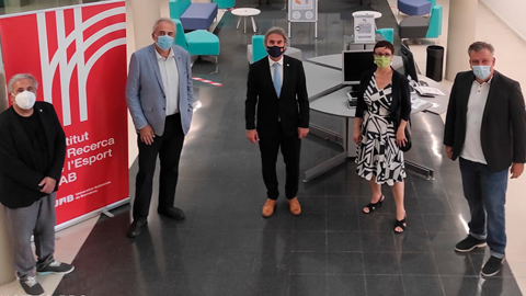 Secretari d'Estat d'esports d'Andorra amb el Rector de la UAB