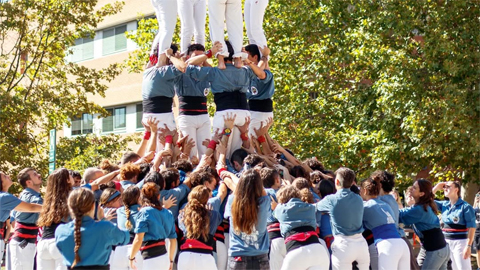 Pinya de la colla castellera Ganapies