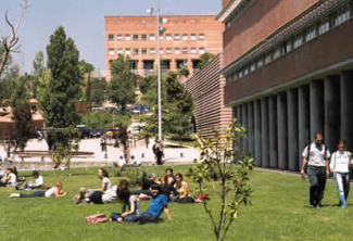 Pobresa i formes de convivència entre els joves a Espanya (1980-2005)